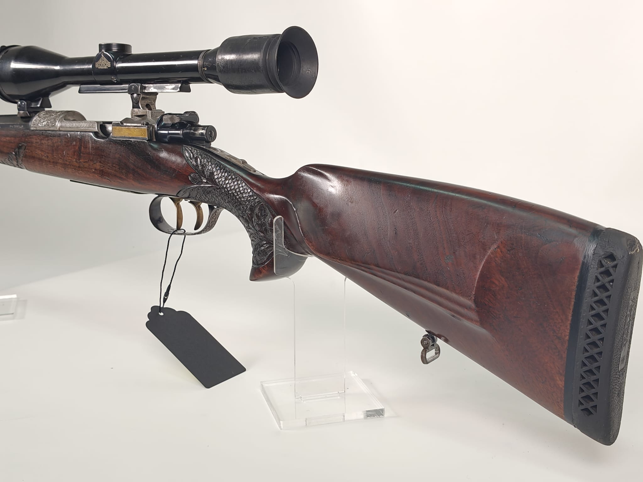 Repetierer Einzelstück 7x64 inkl. ZF 2,5-10x42 mit Handgravuren und Schaftholzverschneidungen