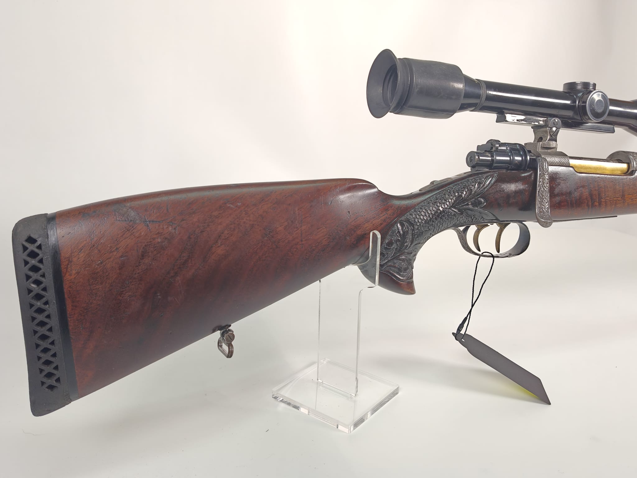 Repetierer Einzelstück 7x64 inkl. ZF 2,5-10x42 mit Handgravuren und Schaftholzverschneidungen