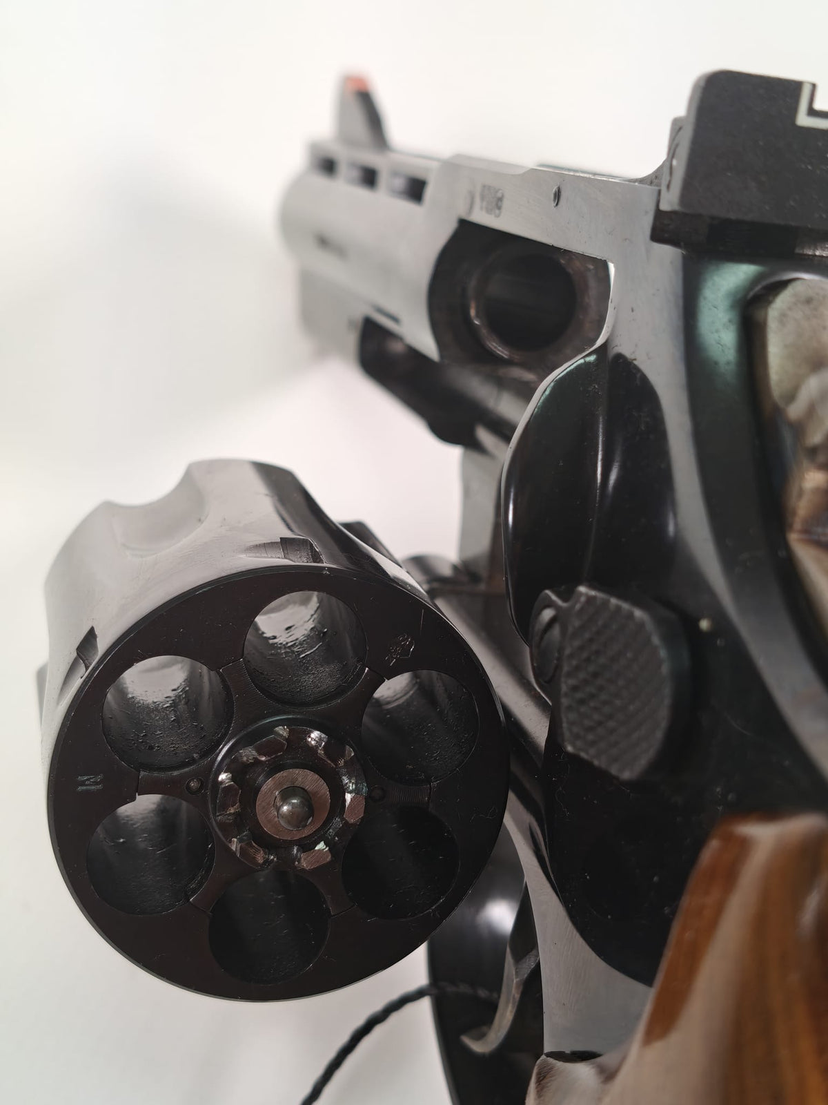 Taurus Revolver .357 Magnum – brüniert mit Holzgriff