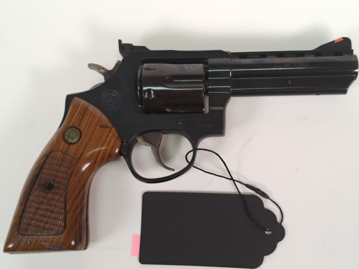 Taurus Revolver .357 Magnum – brüniert mit Holzgriff
