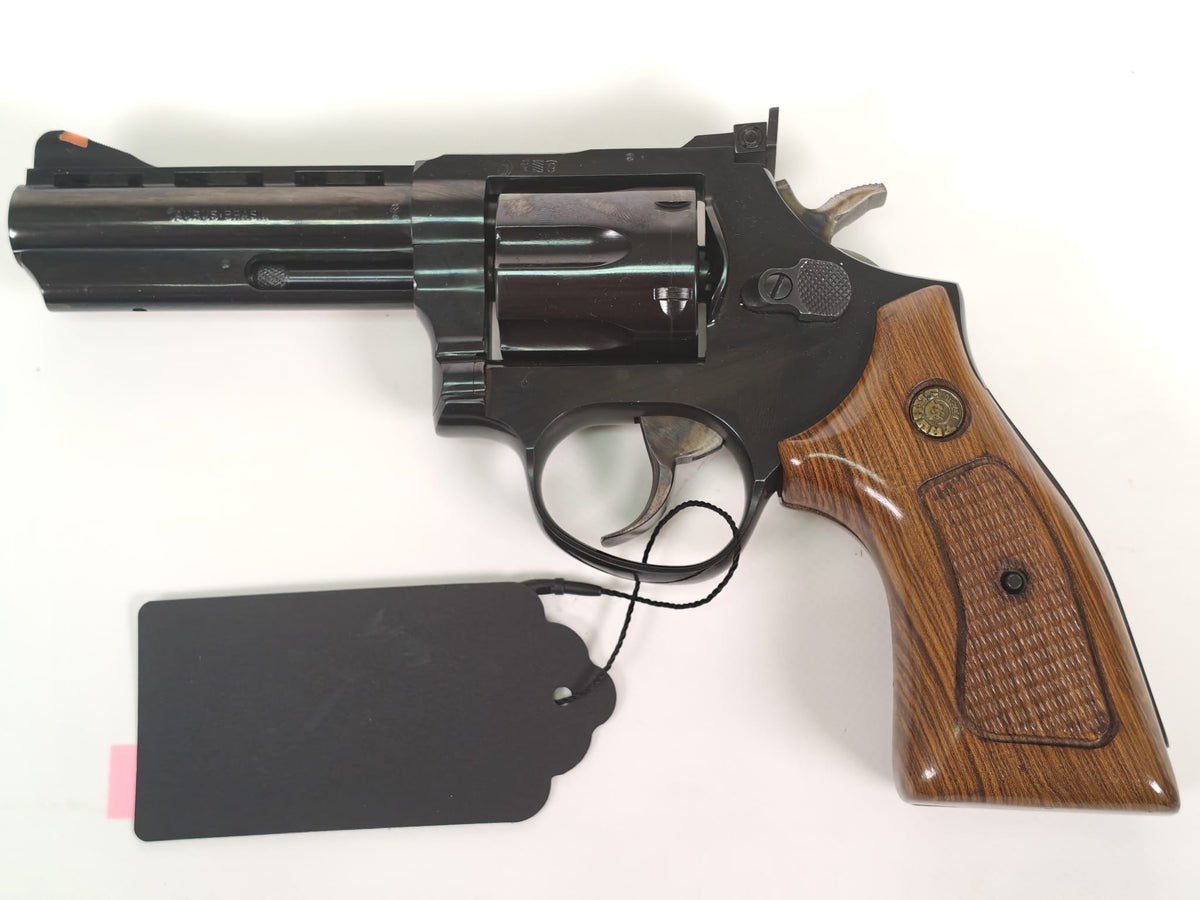 Taurus Revolver .357 Magnum – brüniert mit Holzgriff